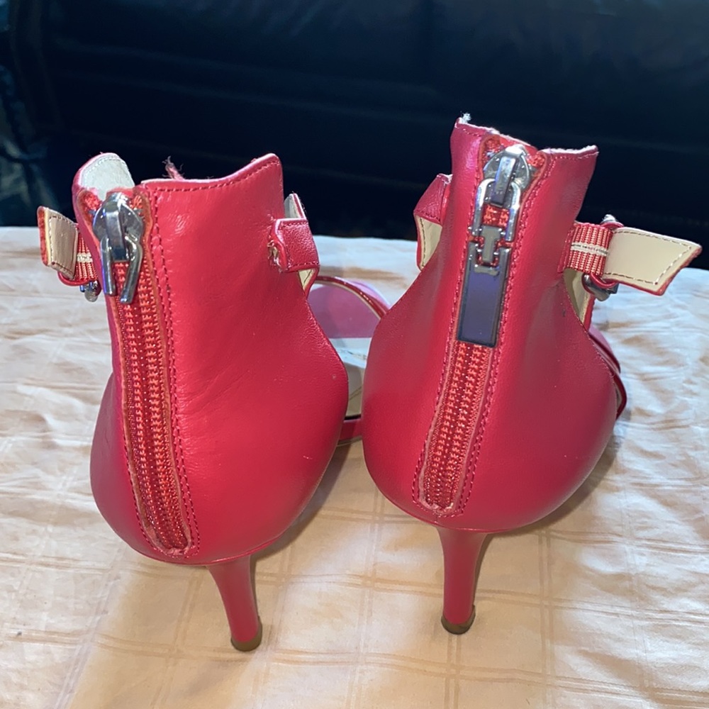 Tahari sandals size 9 - Picture 3 of 7